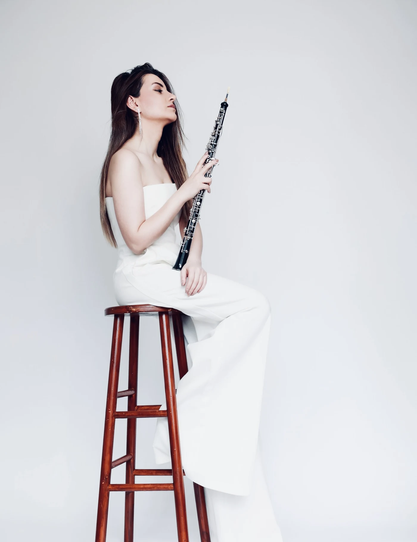 Portrait of Lilit Margar holding the oboe